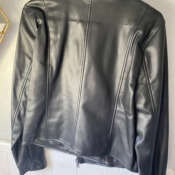 GAP Women's Classic began Leather Moto Jacket - Picture 5 of 6